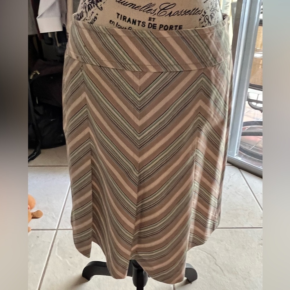 Multi Spring, 6, Knee Length 5' 7", 58-Cotton, 30-Polyester, 2-Spandex, Thailand